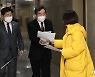 이낙연 대표에게 중대재해법 항의하는 장혜영 의원