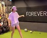 '정경호♥' 최수영, 부러질 듯 연약한 다리? 숨겨둔 축구실력 "내가 못하는 건 안했을 때밖에"