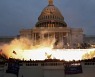 [사설] 미 민주주의 무너뜨린 트럼프와 그 지지자들의 의회 난입