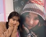 혜리X태연, 예쁜 애들끼리 친해..커피차 선물에 "언니 최고" [리포트:컷]