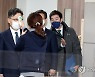 체온 체크하는 김현수 장관