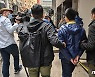 홍콩 민주인사 대거 체포, 바이든 정부 대중정책 시험대