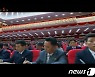 제8차 당 대회 3일 차 회의 참석한 북한 대표자들