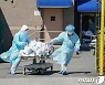CDC "코로나 59%가 무증상 전염..마스크·거리두기가 최선"