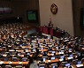 '자녀 체벌 금지' 민법 개정안, 국회 본회의 통과