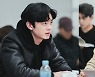 '달이 뜨는 강' 노마스크 대본 리딩 논란에 해명 "거리두기 1단계 당시 진행"
