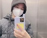 신지, 추위 대비 완전무장에도 돋보이는 '동안 미모'[SNS★컷]