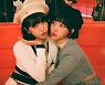 여자친구 신비X은하, 볼 맞대고 미모 폭발 '베레모 자매'[SNS★컷]