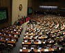 국회 '택배기사 과로사 방지법' 본회의 통과