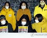 위로받는 고 김용균씨 어머니