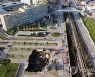 '폭격맞은 듯' 이탈리아 나폴리 병원 앞 거대 싱크홀
