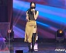 골디 디지털 음원 부문 본상 수상하는 마마무 화사