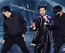 임영웅 '열창하는 히어로!'