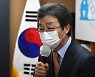 유승민, 이재명 저격.."재난지원금, 국민 우습게 보는 조삼모사"