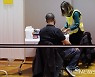 美, 새해 들어 코로나로 2만3000명 사망..하루 31만명 확진