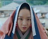 '철인왕후' 신혜선, 비난받는 김정현 대신 흥분 "왕 자리 쉽지 않다"