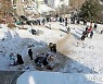 휴일 맞아 정인이 추모하는 시민들