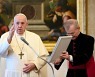 프란치스코 교황 "코로나 백신 접종할 예정"..주치의는 코로나19 합병증 '사망