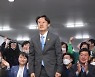 검찰개혁만 드라이브? 시민 55.1%, "사법개혁 부정적"