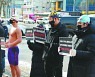 [포토] "비정규직 생존권 보장".. 한파에 수영복 시위
