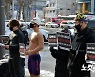 최강한파 속 수영복 입고 길거리 나선 강사들