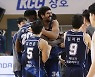 '0.6초 전 극적 역전' KCC, 전창진 승부수 통했다