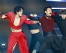 [포토] 박진영·비, 함께 숨쉬는 이유