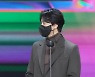 [TD포토] 골든디스크 음반 대상 발표하는 김남길