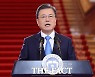 [신년사] 文대통령 "2월부터 전 국민 백신 접종, 일상 되찾고 경제 회복"