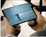 '애플카' LG전자, '돌돌 말리는' 스마트폰 상반기에 출시한다