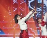 [MD포토] 여자아이들 우기 '무대위에서 더 돋보이는 단발미모'