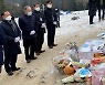 정동균 양평군수, 정인이 묘 앞에서 한참을 묵념했다