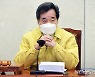 코로나 지원책 고심 與 "이익공유제 검토..영업손실 보상"(종합)