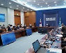 수석·보좌관 회의 주재하는 문 대통령