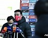 질의에 답하는 송민규