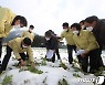 폭설 피해 농가 찾은 제주도의회
