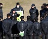 [포토]전술 훈련 설명하는 올림픽대표팀 김학범 감독