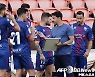 승격 이끈 감독이지만..'18경기 1승' 라리가 꼴찌 우에스카, 미첼 해임
