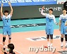 [MD포토] 풀세트 접전 끝에 승리 거둔 우리카드