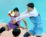 리시브 하는 나경복