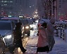 서울 등 수도권에 한때 폭설..교통체증 극심