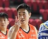 정효근,'복귀전 짜릿한 승리! 승리의 브이' [사진]