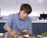 윤두준 '배부른 소리', 역대급 삼겹살+라면 먹방..침샘 저격