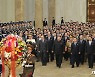 김정은, 당 대회 새 지도부 대동해 금수산태양궁전 참배