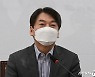 '무시 넘어 비아냥' 견제 폭포수..안철수, 자세 고치고 정면 대응