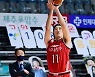 [포토] 중거리슛 시도하는 허일영