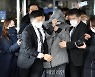 <포토> 법정 빠져나오는 정인이 양부 안모씨