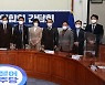'코로나 방역'위해 법으로 막는 영업, 법으로 손실 보상 추진