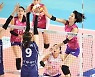 '이재영+김연경 68점 합작' 흥국생명, 도로공사에 3-2 대역전승