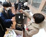 "학부모도 오지 말라니.." 코로나19가 만든 '랜선 졸업식'